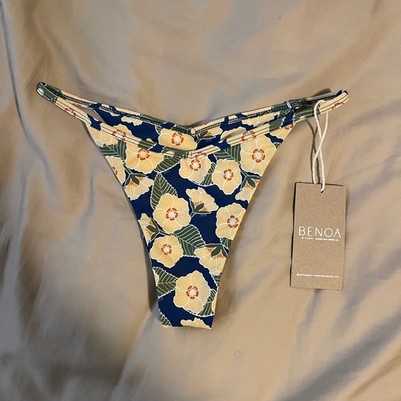 SOLD Benoa ilima set - Picture 3 of 6